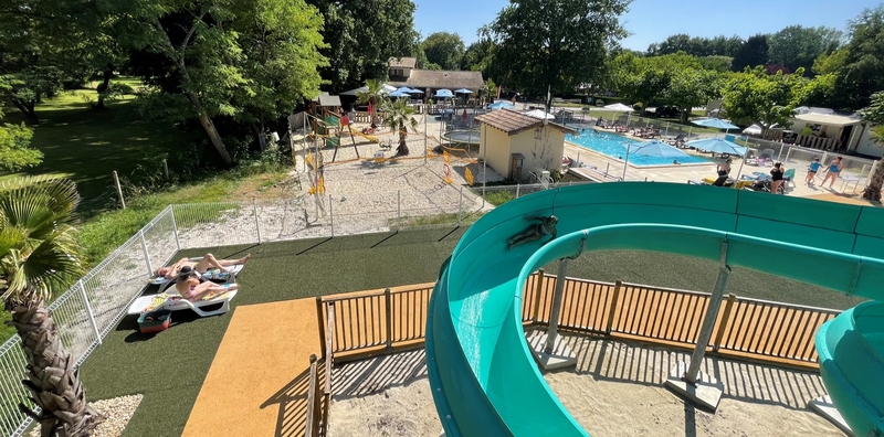 Camping avec piscine et jeux aquatiques