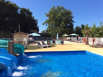 camping avec toboggans dans le Médoc